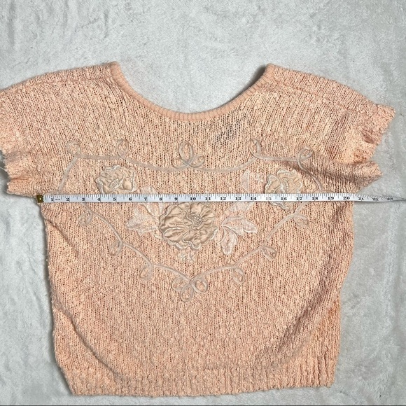 Vintage Yarn Works Pastel Peach Yarn Works Short Sleeve Floral Detailed Sweater - Picture 9 of 14